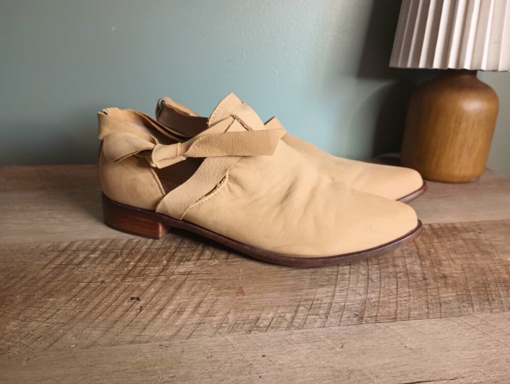 Kelsi Dagger Brooklyn Ashton Ankle Tie Boot Bootie 8 Neutral City Boho Artisan